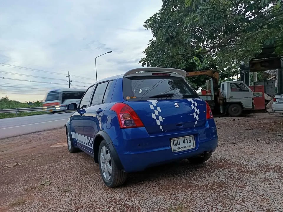 2011 Suzuki Swift I 3