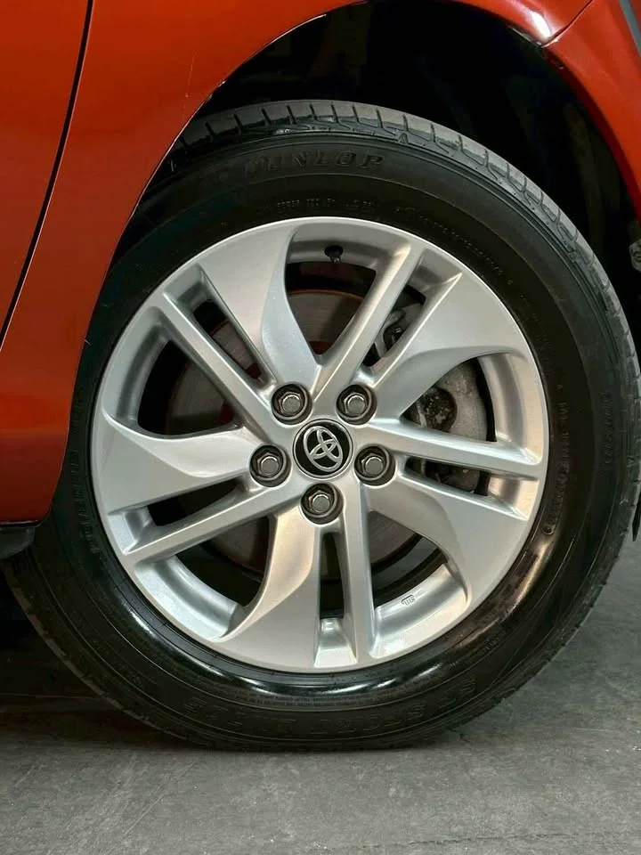 2017 Toyota Sienta II 2