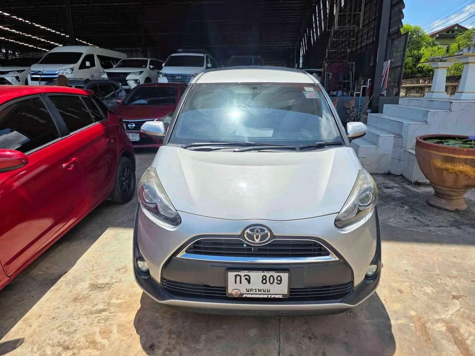 2018 Toyota Sienta II 2