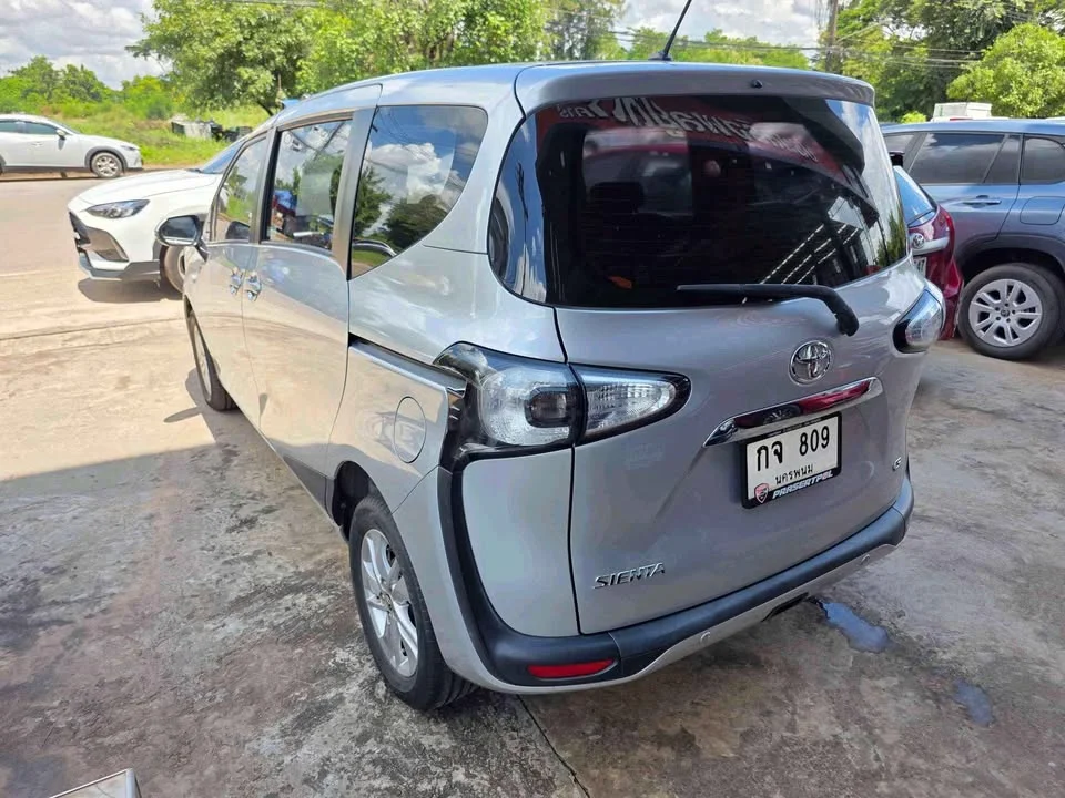 2018 Toyota Sienta II 3