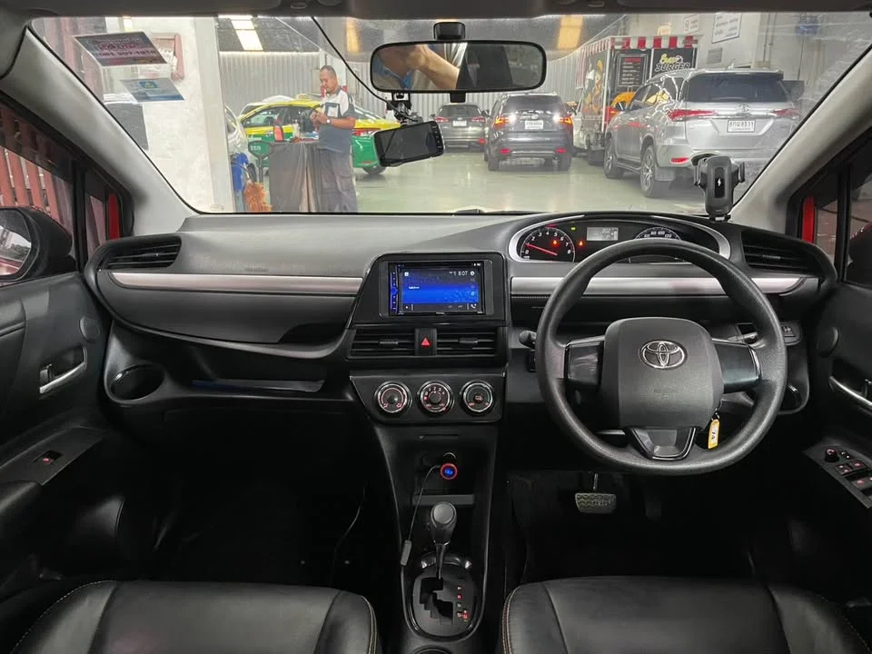 2018 Toyota Sienta II 3