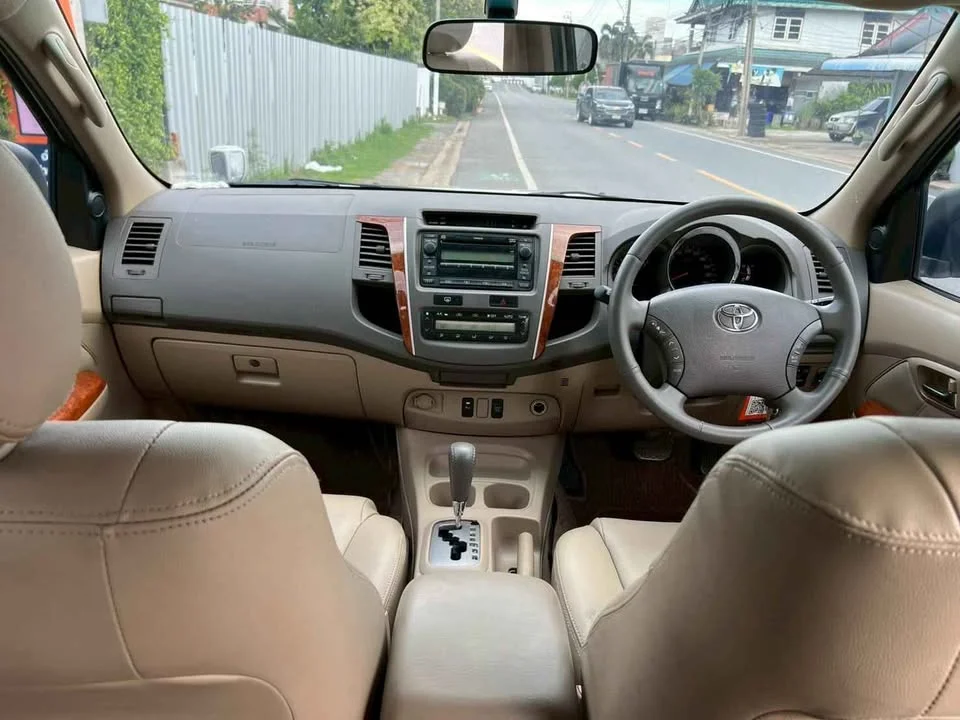 2010 Toyota Fortuner I 2