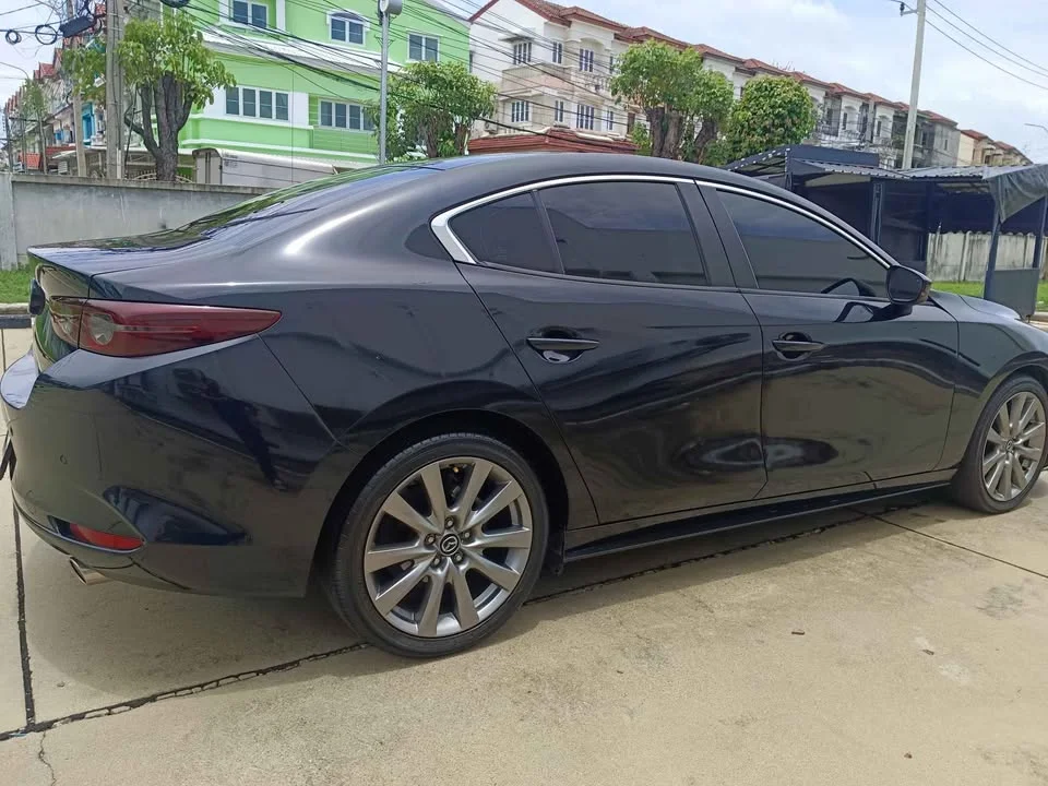 2019 Mazda 3 IV 3