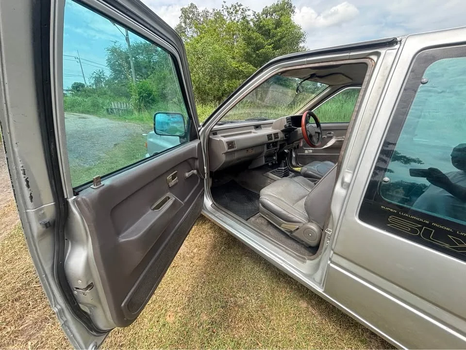 1993 Isuzu TFR III 3
