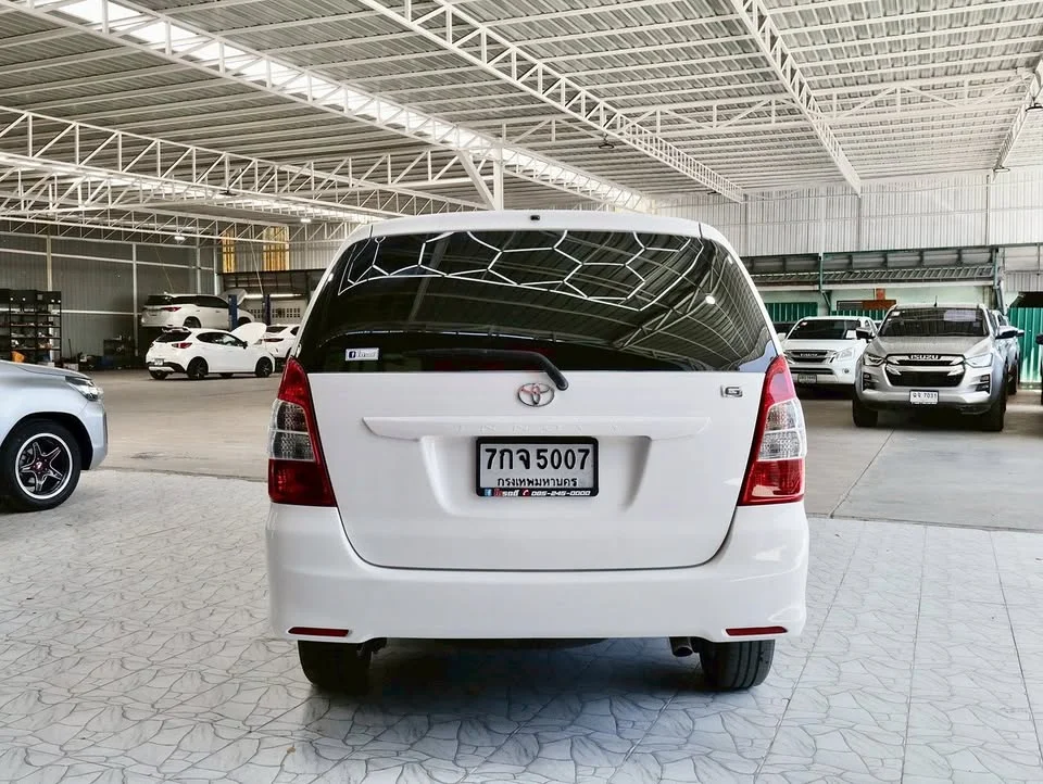 2011 Toyota Innova I 2