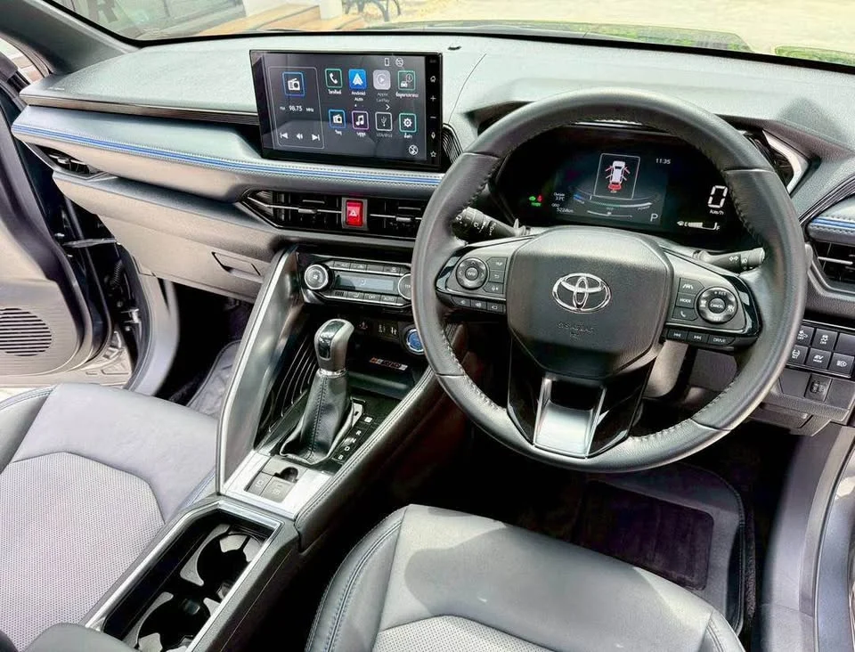 2025 Toyota Yaris Cross AC200 3