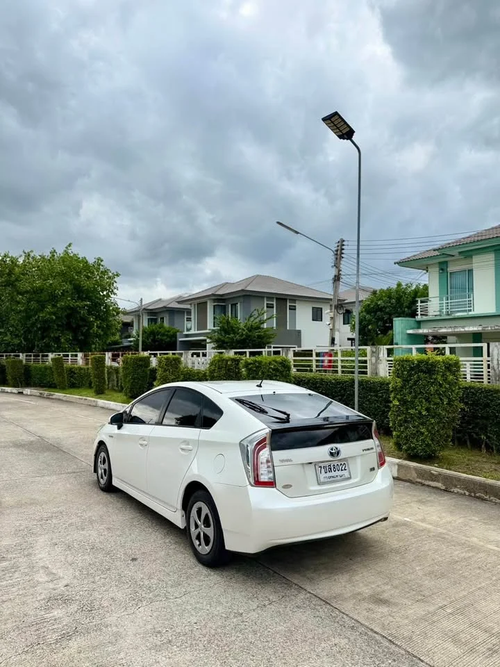 2012 Toyota Prius III 3