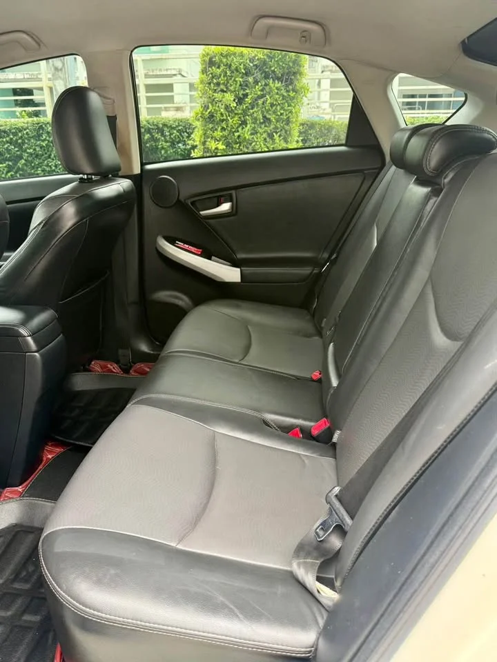 2012 Toyota Prius III 2