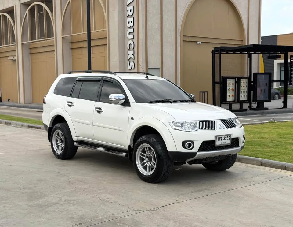 2012 Mitsubishi Pajero Sport II 2