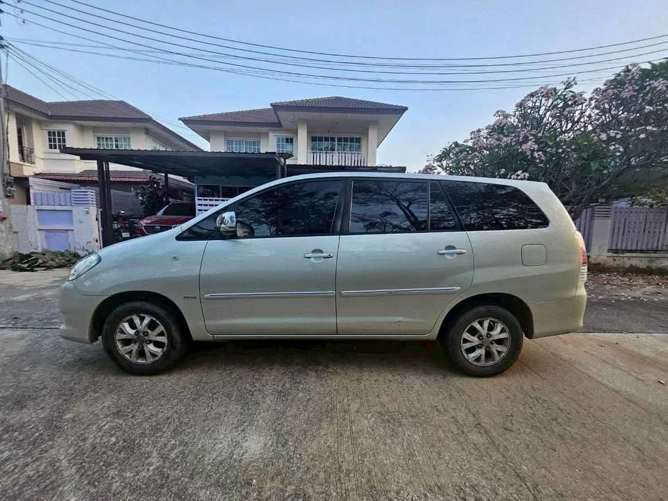 2009 Toyota Innova I 3