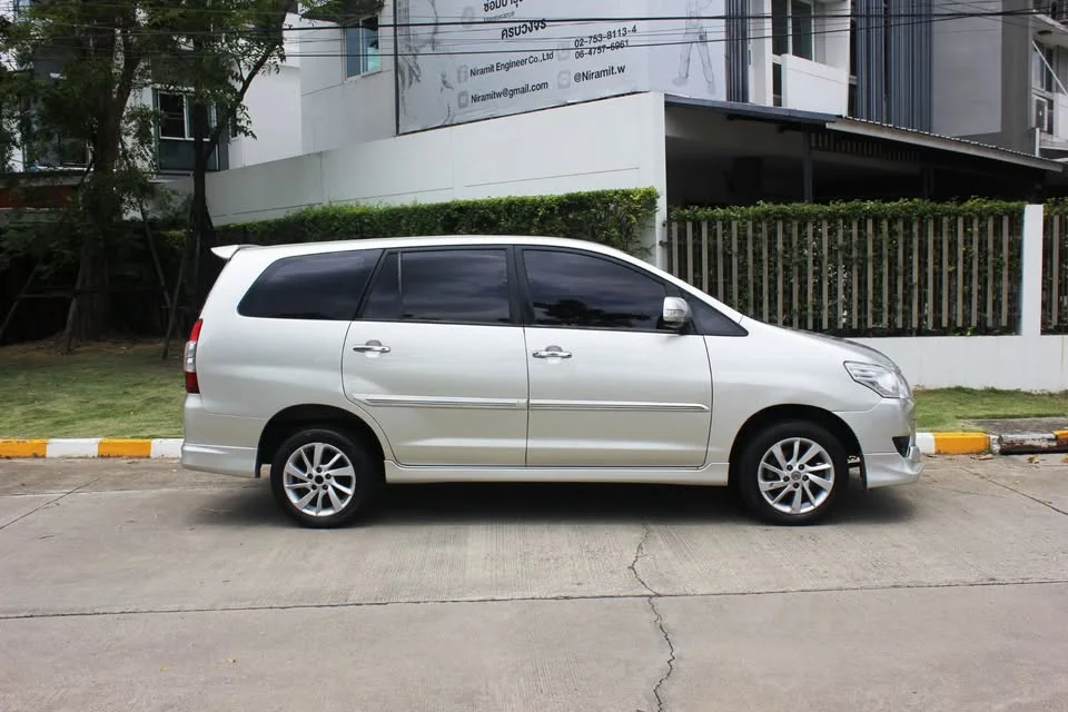 2013 Toyota Innova I 3