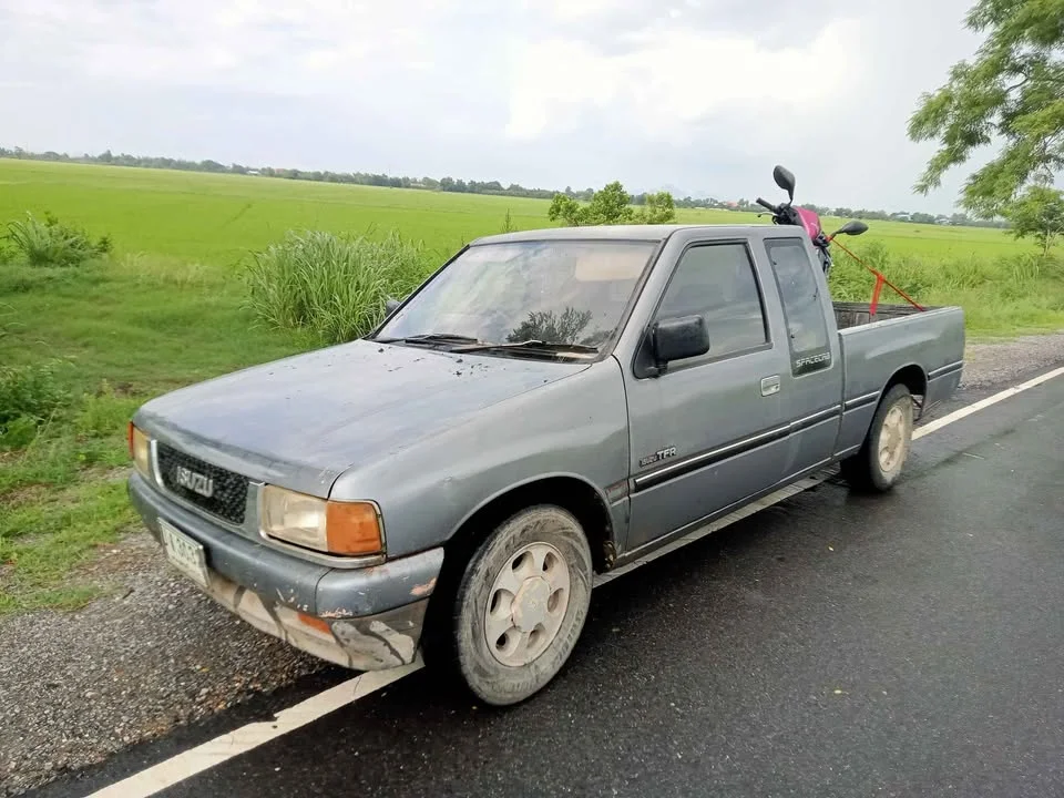 1993 Isuzu TFR III 2