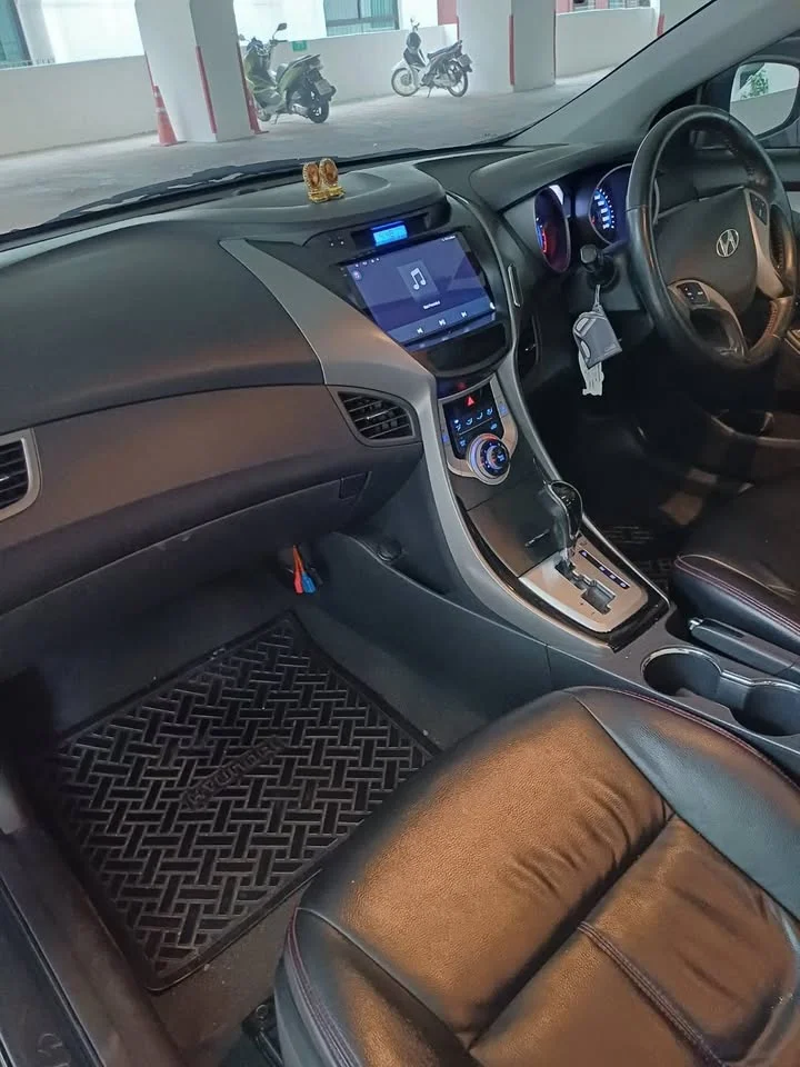 2011 Hyundai Elantra V 2