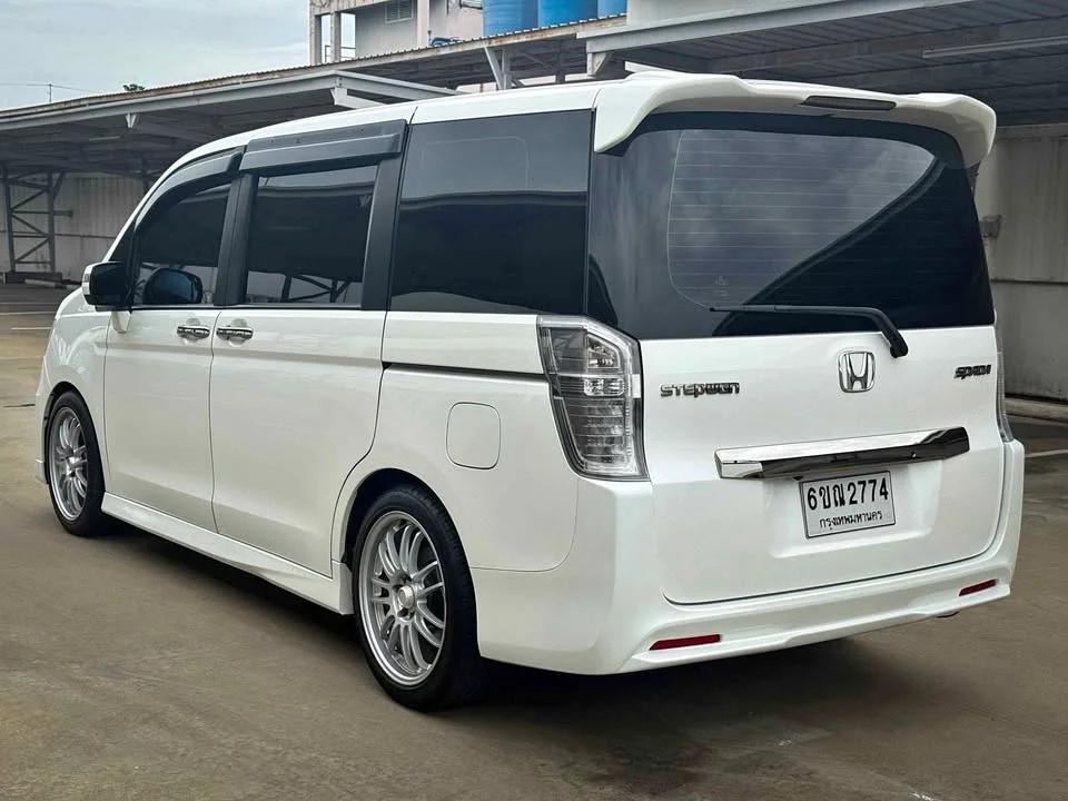 2013 Honda Stepwgn IV 3