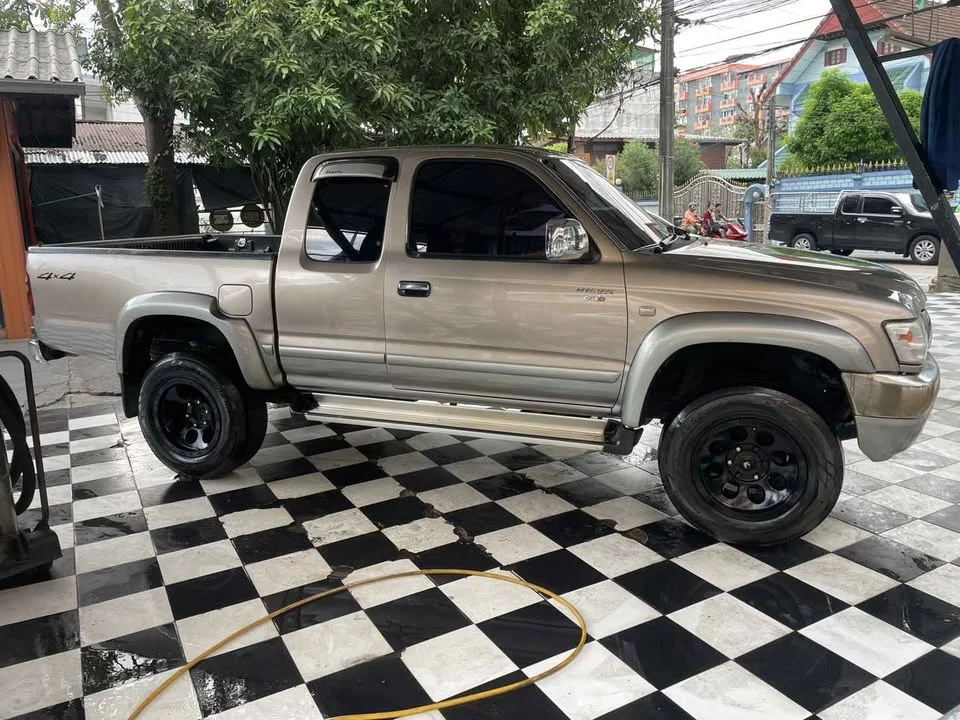2004 Toyota Hilux Tiger VI 2