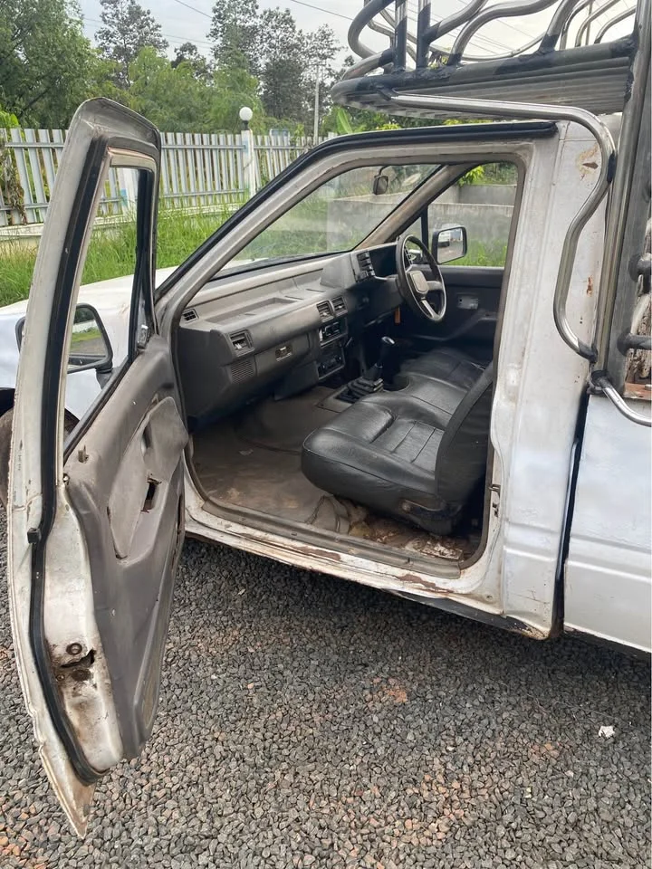 1992 Isuzu TFR III 2