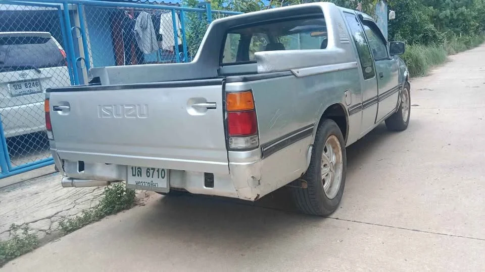 1996 Isuzu TFR III 3
