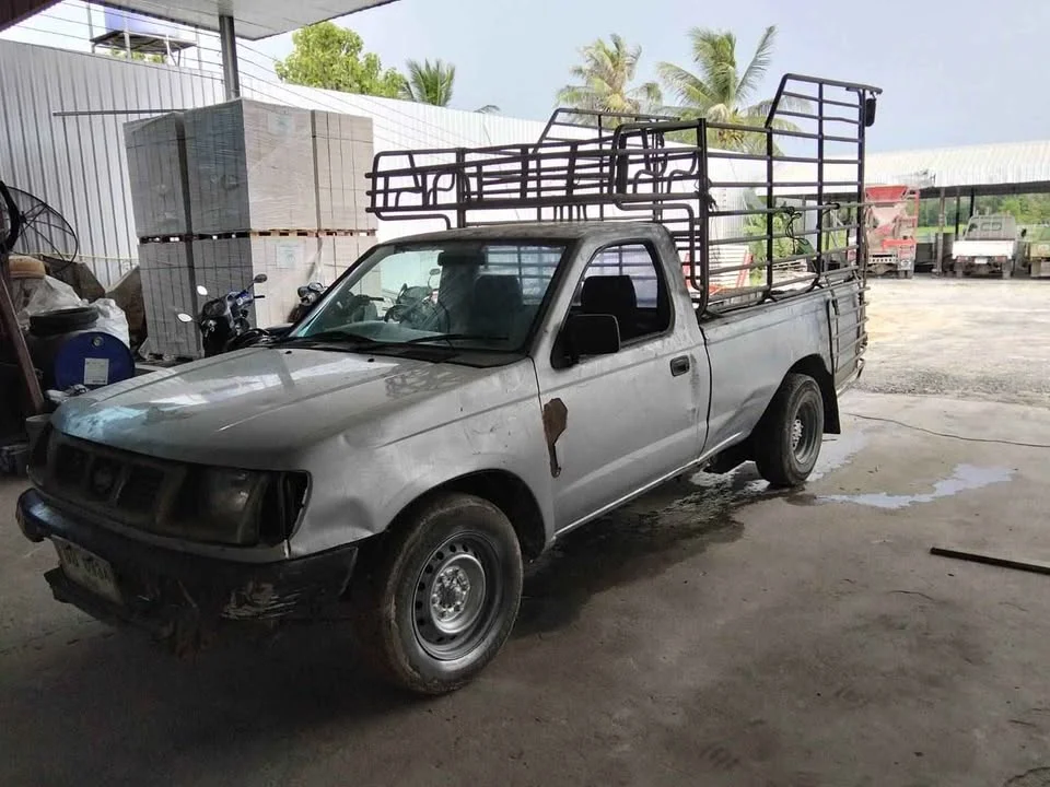2002 Nissan Frontier I 3
