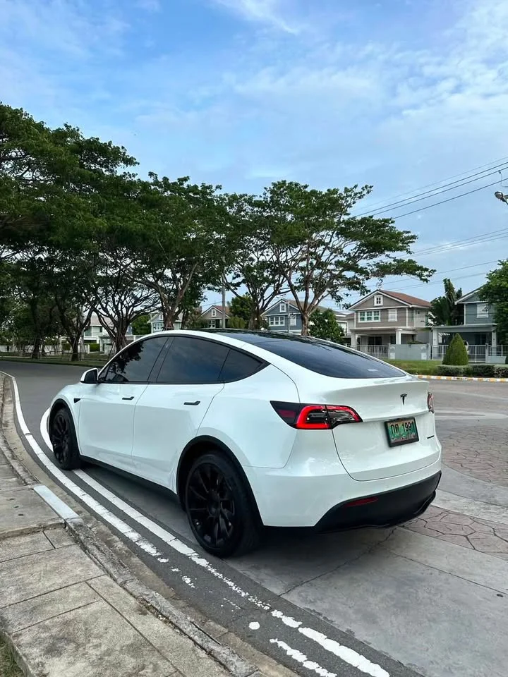 2023 Tesla Model Y 3