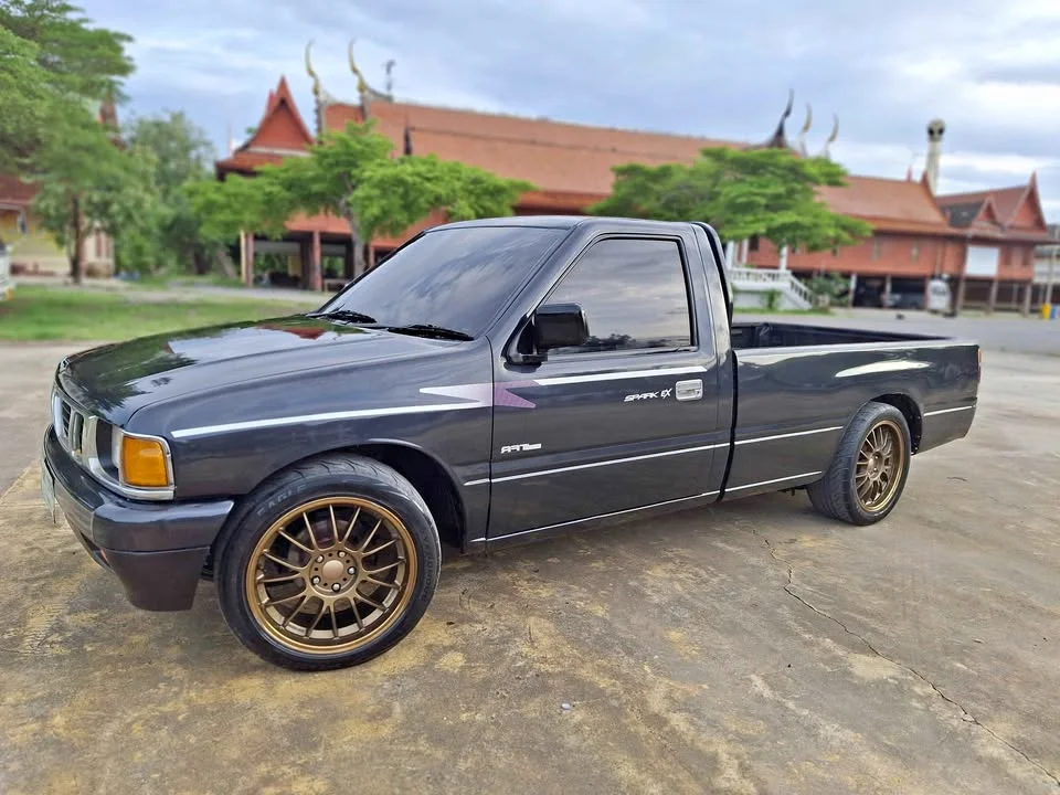 1995 Isuzu TFR III 3