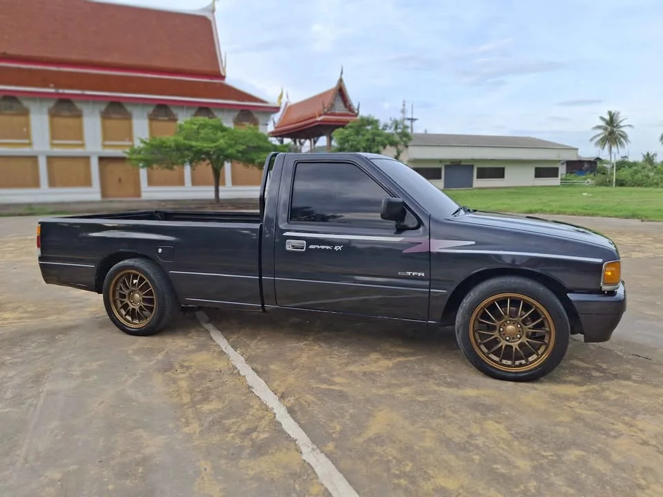 1995 Isuzu TFR III 2