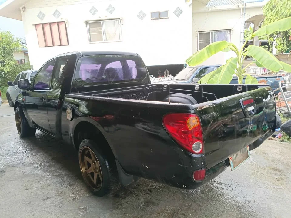 2008 Mitsubishi Triton IV 2