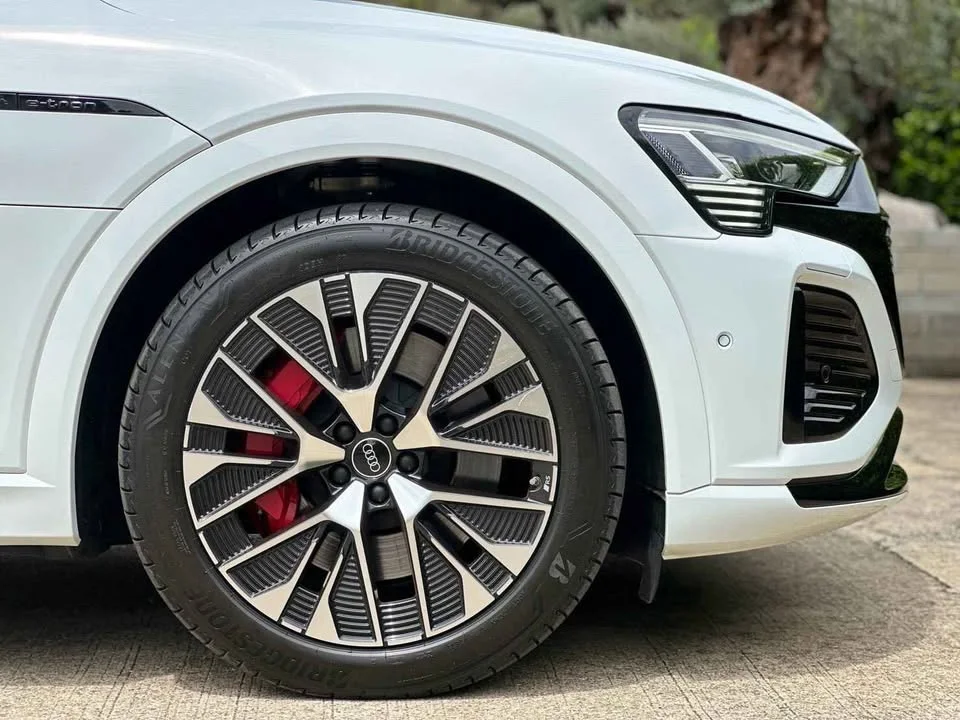 2024 Audi Q8 e-tron 3