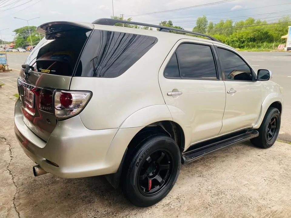 2005 Toyota Fortuner I 3