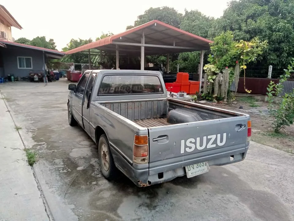 1992 Isuzu TFR III 2