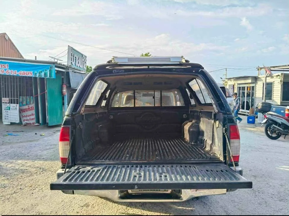 2004 Nissan Frontier I 3