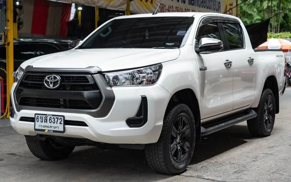 2020 Toyota Hilux VIII 2