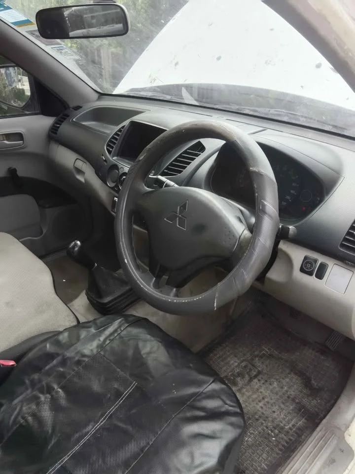 Mitsubishi Triton IV 3