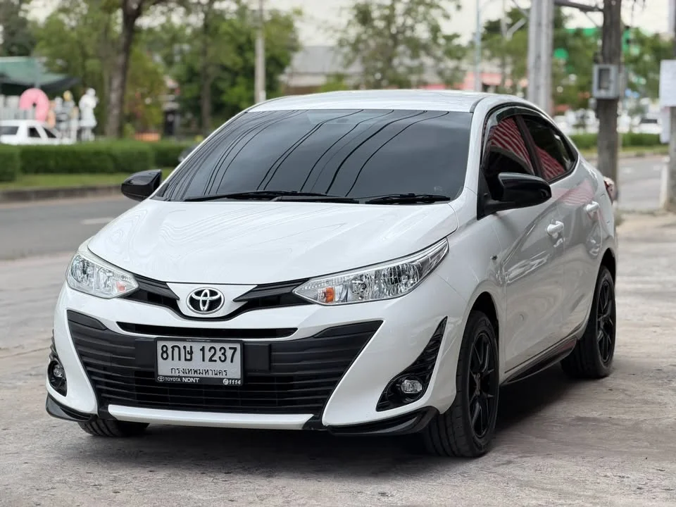 2019 Toyota Yaris ATIV III 2