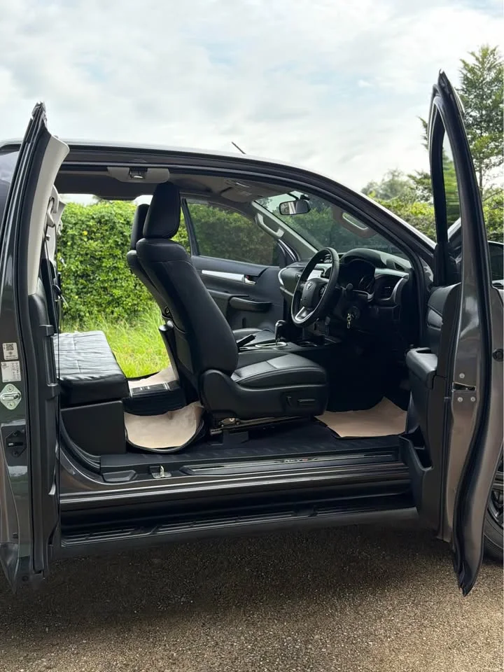 2023 Toyota Hilux VIII 3