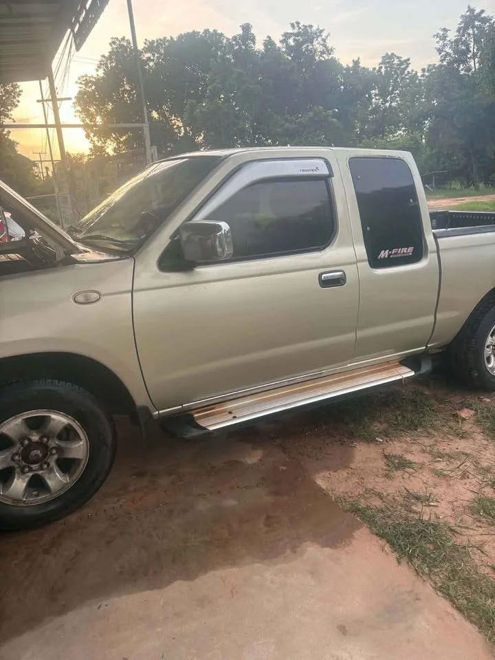 2003 Nissan Frontier I 2