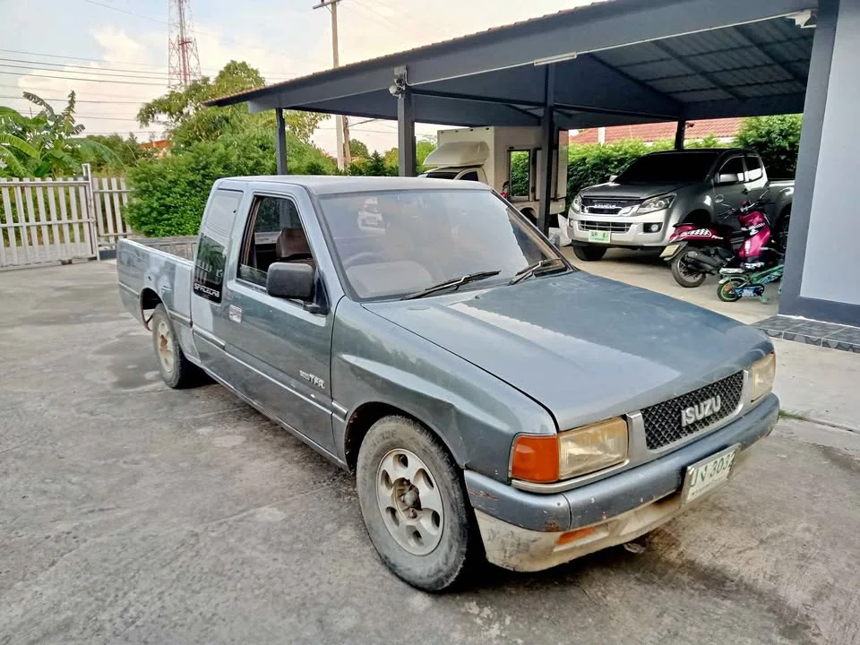 1992 Isuzu TFR III 2