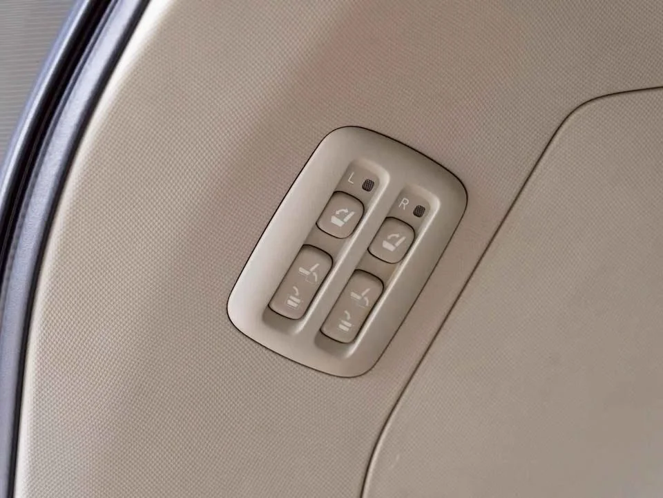 2010 Toyota Estima III 2