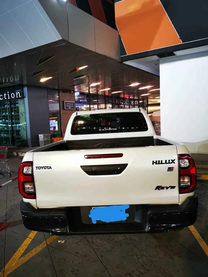 2024 Toyota Hilux VIII 3