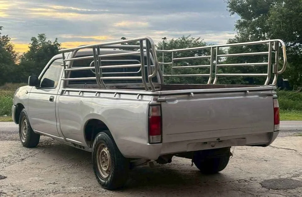 2005 Nissan Frontier I 3