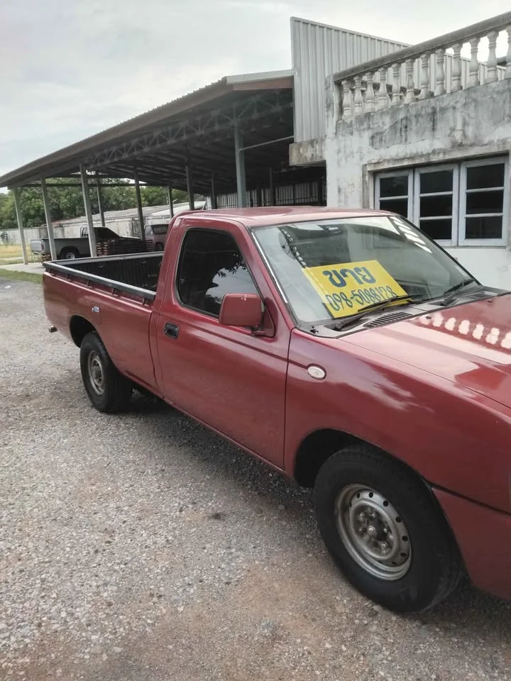 2003 Nissan Frontier I 3