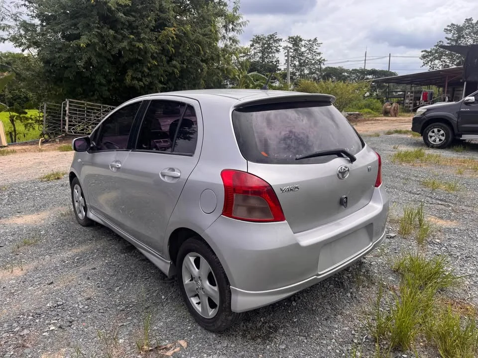 2007 Toyota Yaris II 2