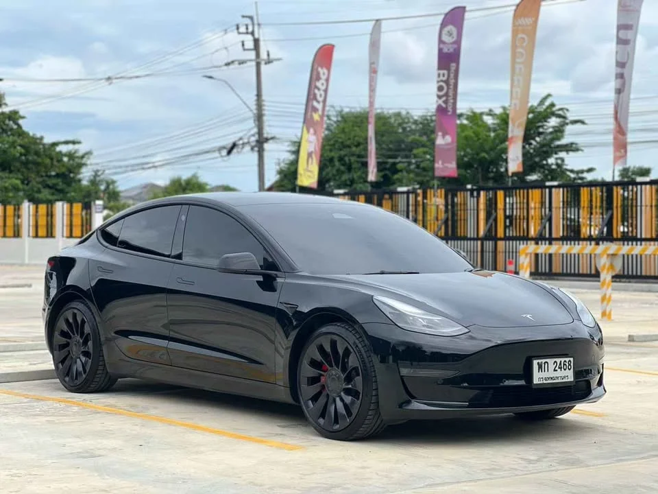 2023 Tesla Model 3 2