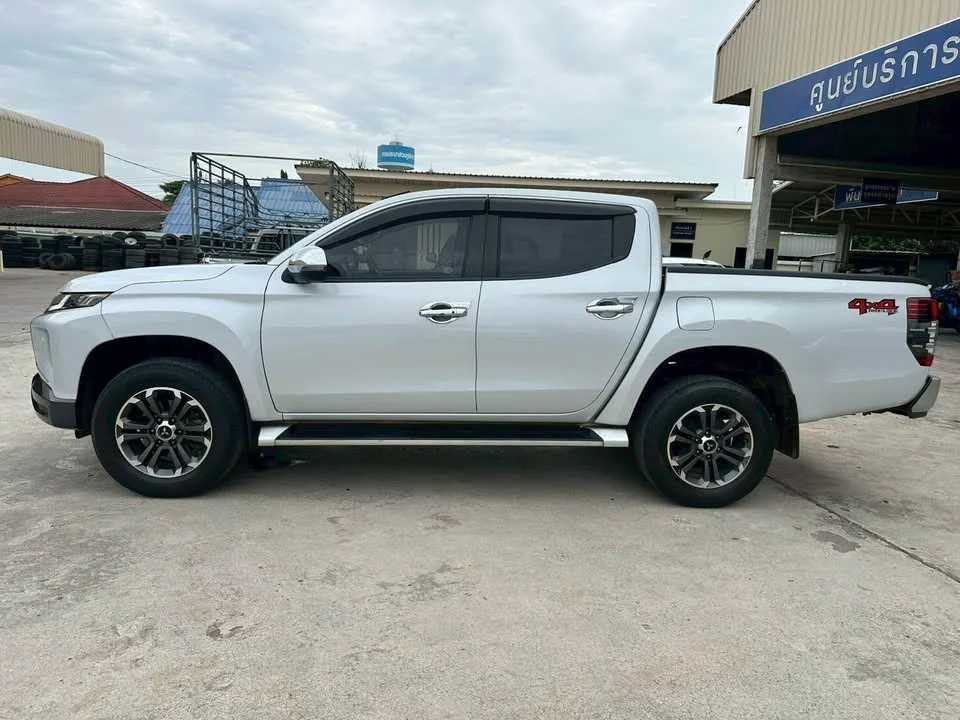 2019 Mitsubishi Triton V 3