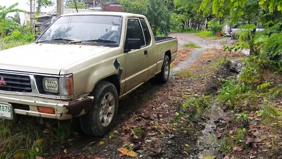 1998 Mitsubishi Triton II 3
