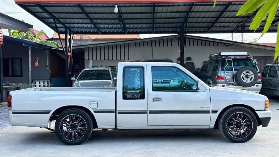 1994 Isuzu TFR III 2
