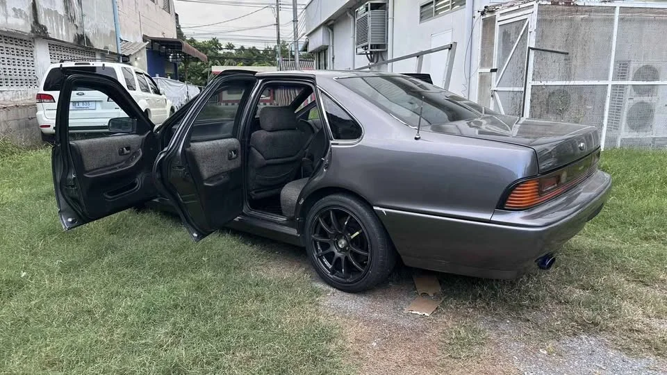 1990 Nissan Cefiro I (A31) 3