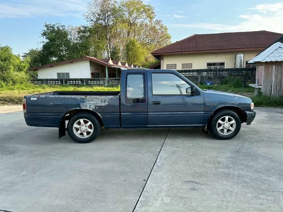 1996 Isuzu TFR III 3