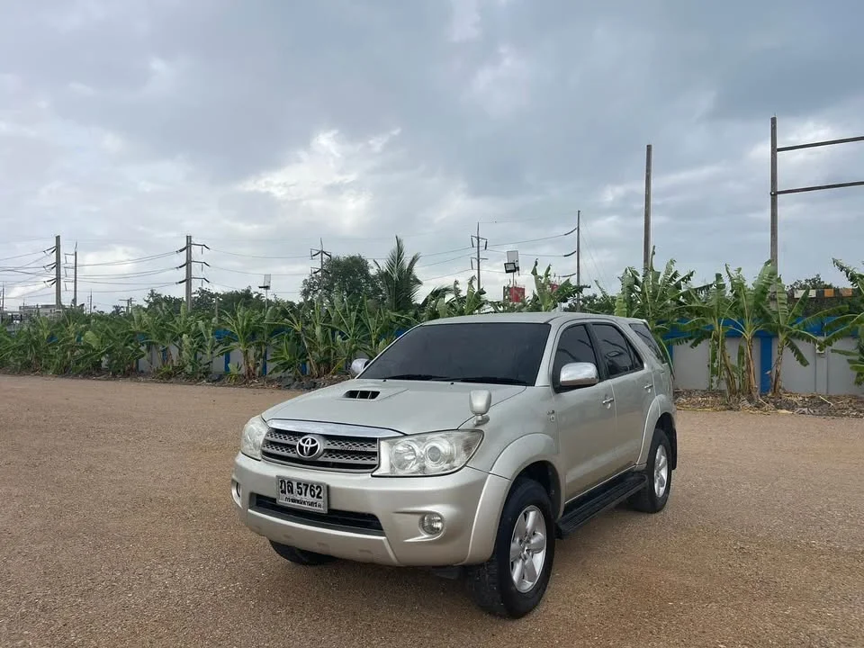 2010 Toyota Fortuner I 2
