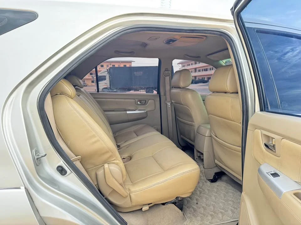 2010 Toyota Fortuner I 3