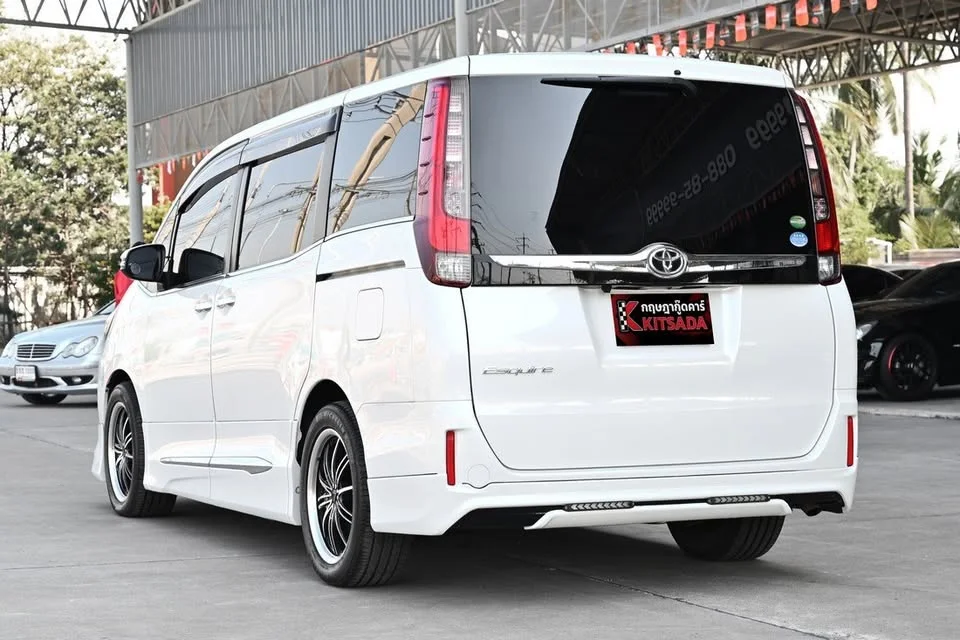 2015 Toyota Voxy III 3